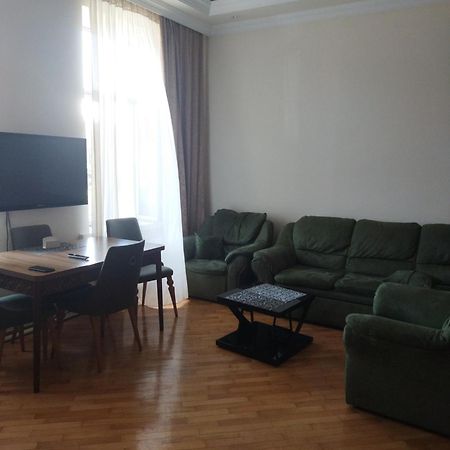 Апартамент На Абашидзе Appartement Batoemi Buitenkant foto